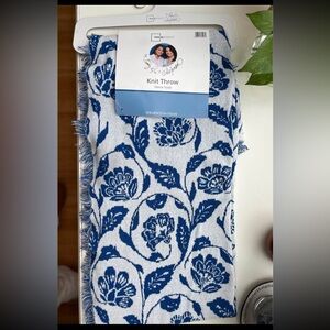 Mainstays Blue and White Floral Knit Throw